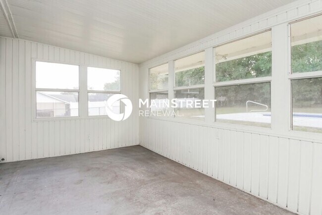 Building Photo - 3 Bedroom Pet-Friendly Home in Winter Haven, FL with Main Street Renewal