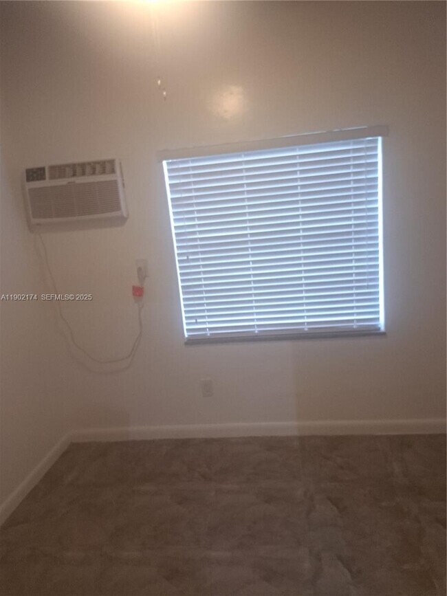 Building Photo - 17 NE 2nd Rd