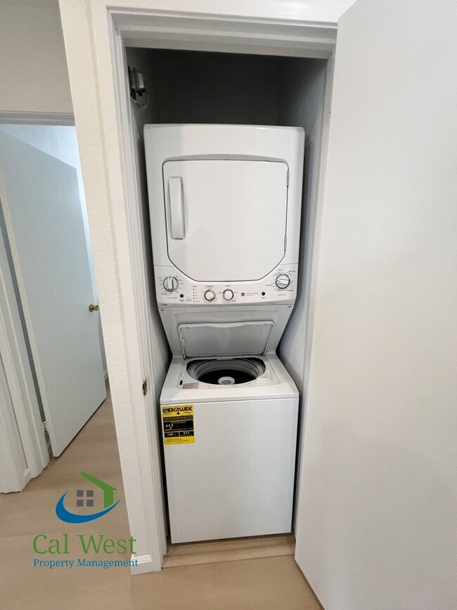 Building Photo - $2,995 - Updated 2 Bed/2 Bath Condo in a Gated Community of the Fairgrounds Neighborhood!