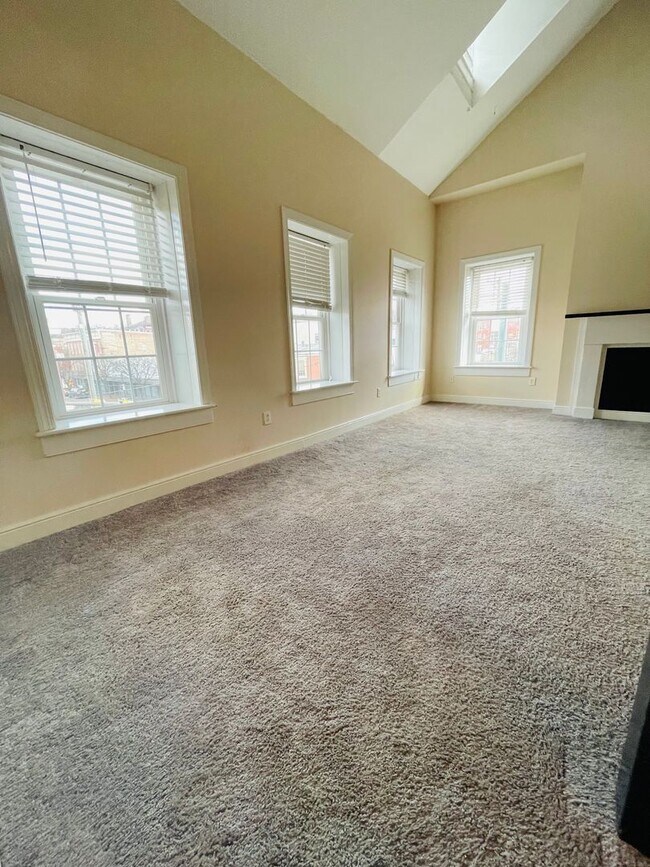 Building Photo - 1731 E Main St