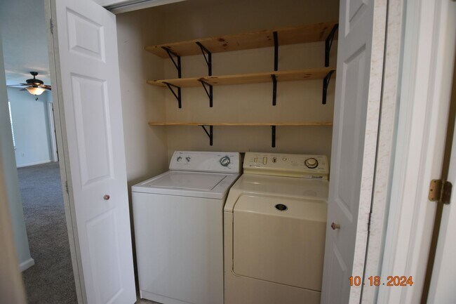 Building Photo - Three Bedroom Home in Greenfield