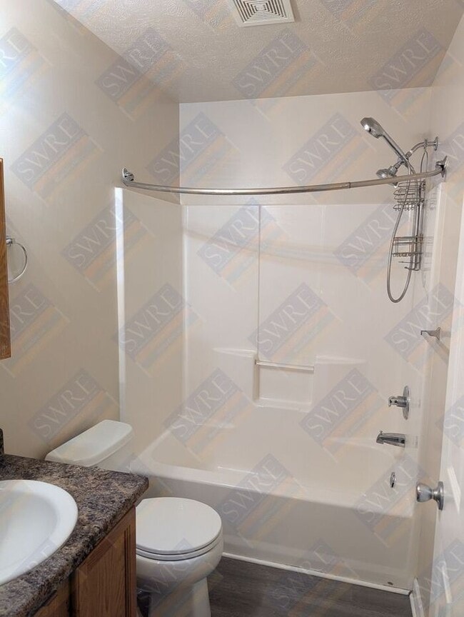 Building Photo - 3 Bedroom 2.5 Bath Townhouse