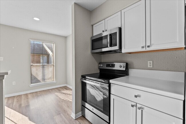 Building Photo - 250 El Dorado Blvd