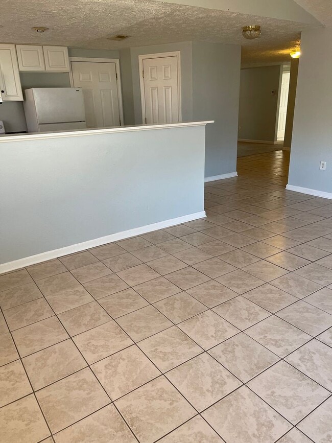 Building Photo - 7405 San Moritz Dr