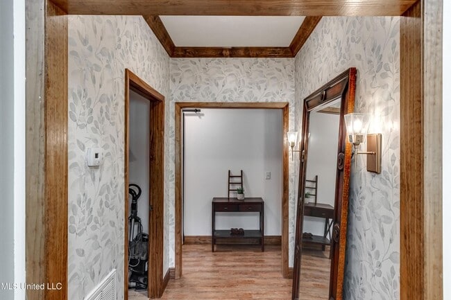 Building Photo - 1998 MS-16