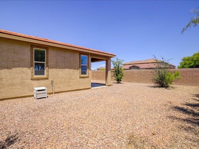 Building Photo - 3 Bedroom 2 Bathroom
