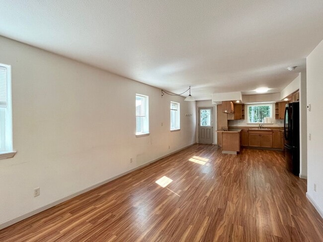 Building Photo - 757 Joy Dr