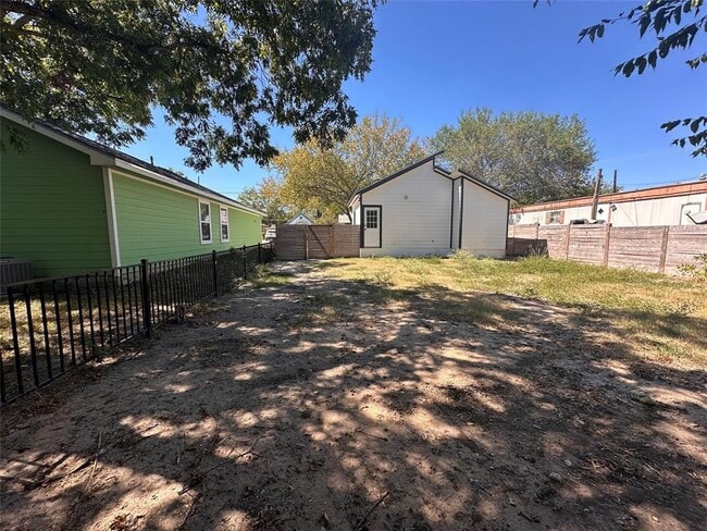 Building Photo - 720 Neches St
