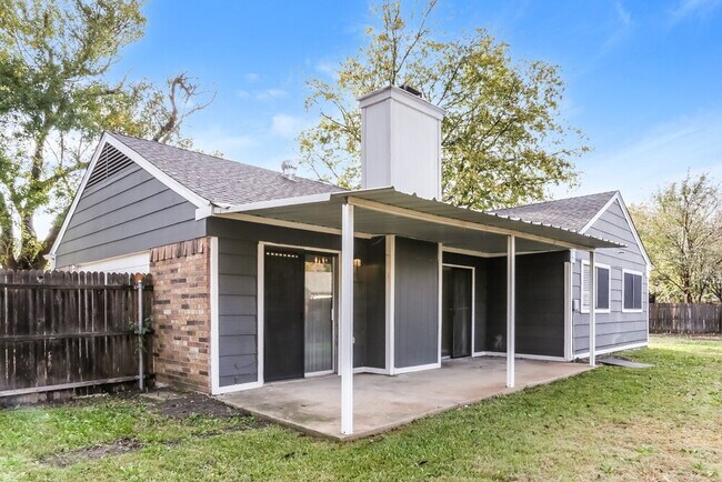 Building Photo - 3900 Dogwood Ct