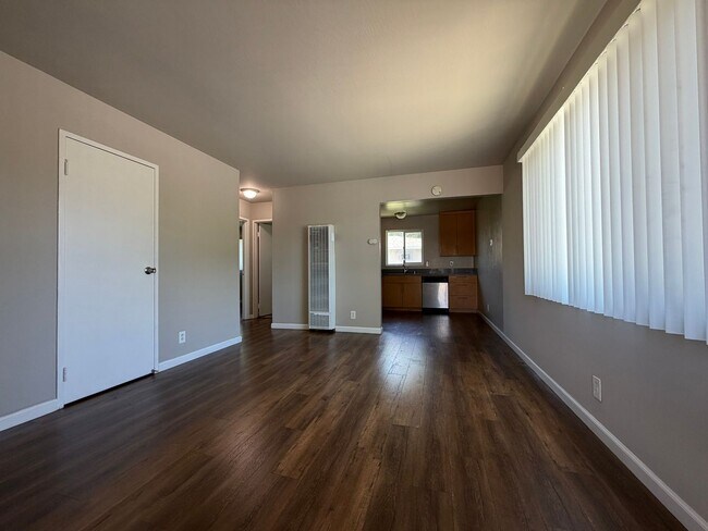 Building Photo - 1146 W Hamilton Ave
