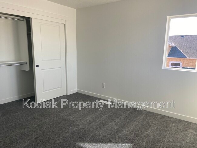 Building Photo - 1439 W Stable St