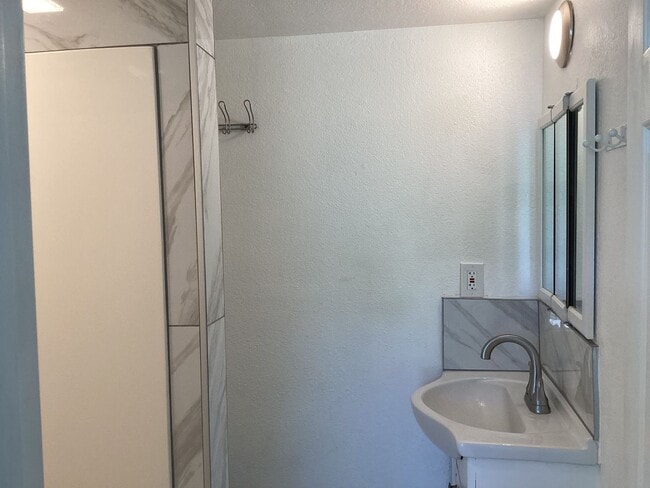 Building Photo - Quaint Seabright Unit
