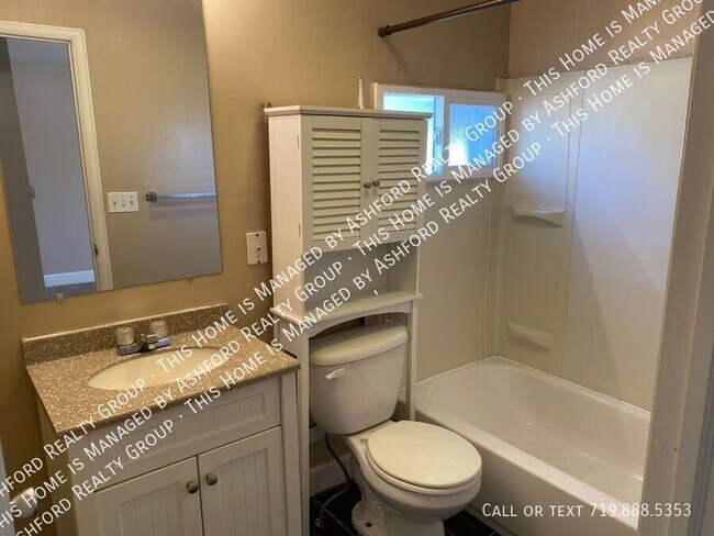 Building Photo - 511 1/2 Swope Ave-
