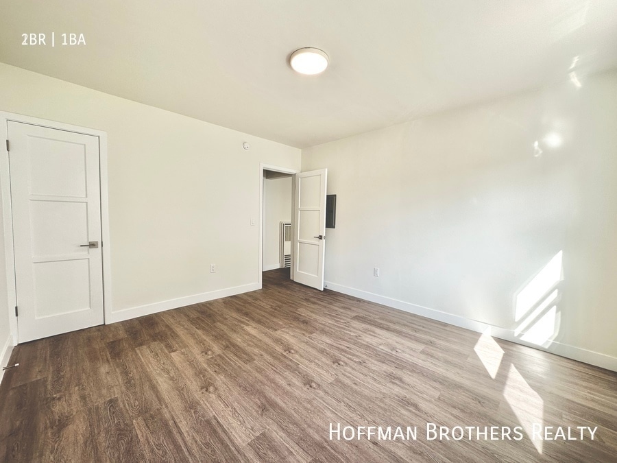 Building Photo - 1247 S Dunsmuir Ave