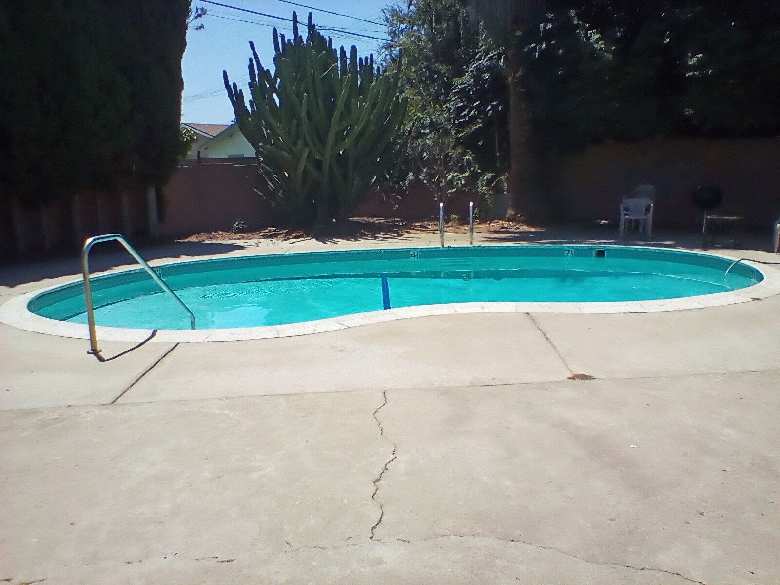 pool area - 14008 Los Angeles St