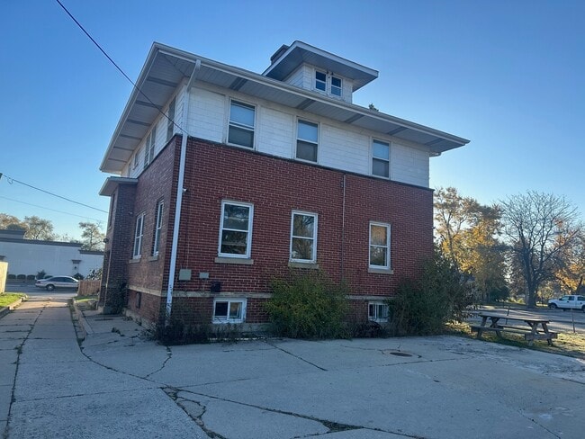 Building Photo - 6 S Monterey Ave