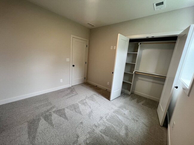 Building Photo - 11014 S Millstone Dr