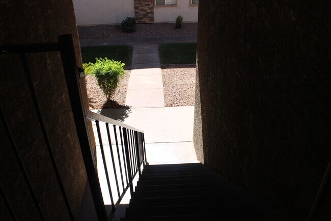 Building Photo - CUTE CONDO 1 BEDROOM, 1 BATHROOM, NEAR STR...
