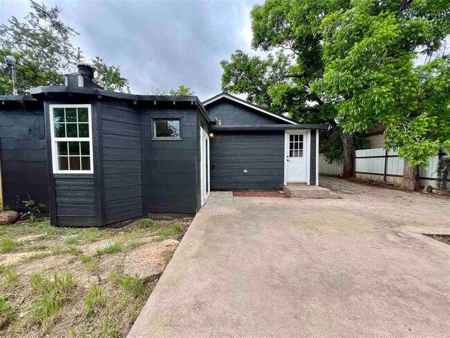 Building Photo - 2304 Talunar Ln