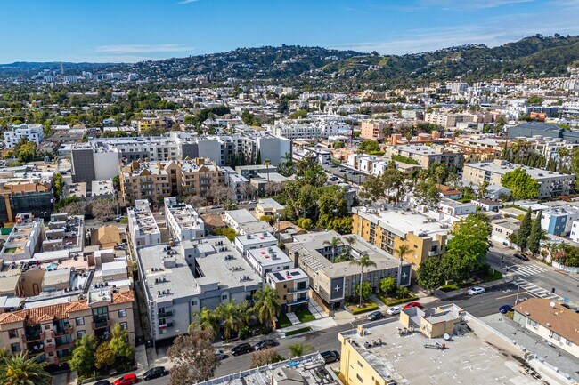 Building Photo - 1237 N Orange Dr