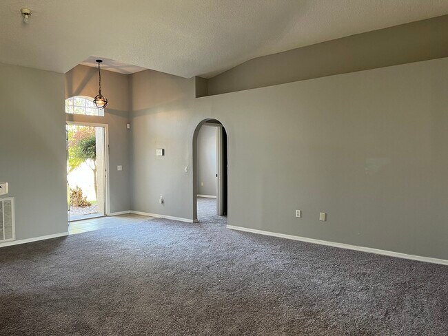 Building Photo - 1019 N Platte Way