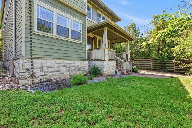 Building Photo - 1305 Cometa St