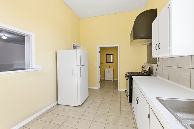 Building Photo - 19 S Green St