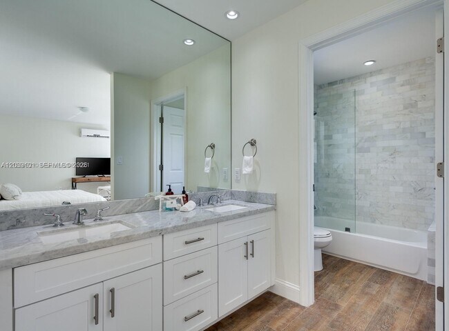 Building Photo - 6260 SW 58th Pl