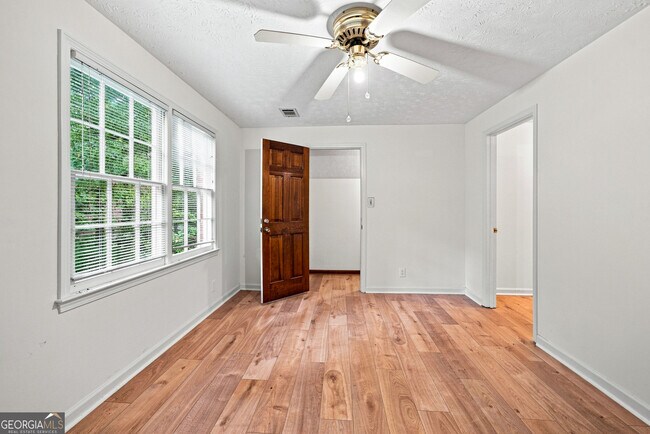 Building Photo - 965 Millbrook Ct