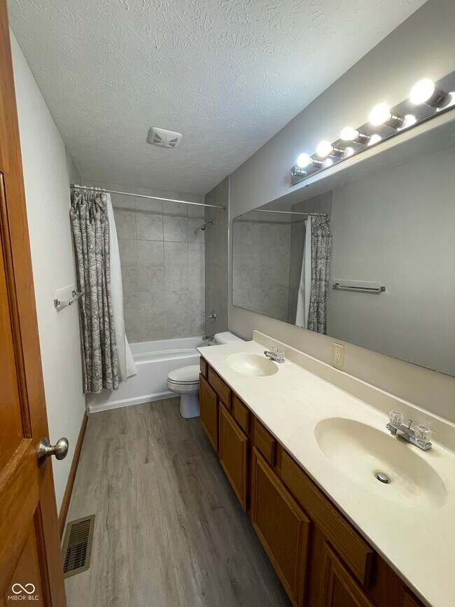 Building Photo - 2068 Suda Dr