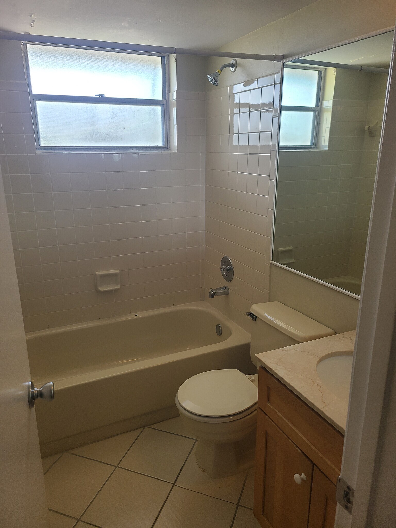 Building Photo - 9927 Three Lakes Cir