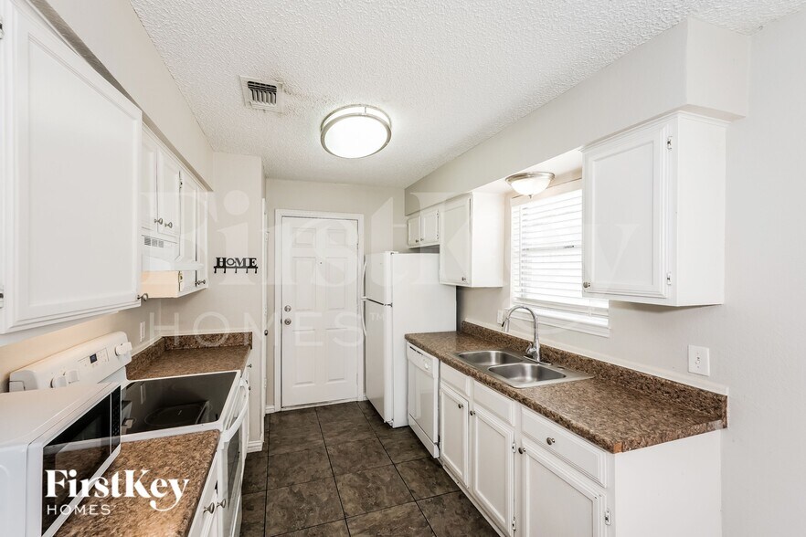 Building Photo - 4121 Gentle Springs Dr
