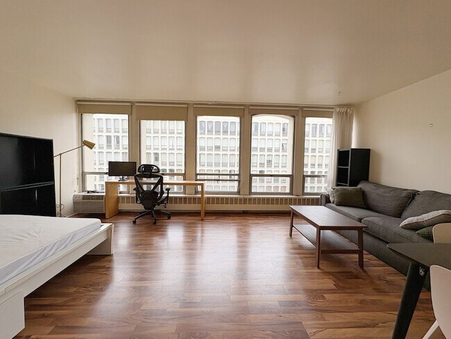 Building Photo - 1450 E 55th Pl