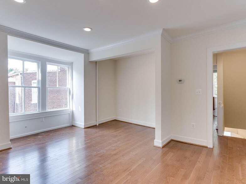 Main Living - 322 S Washington St