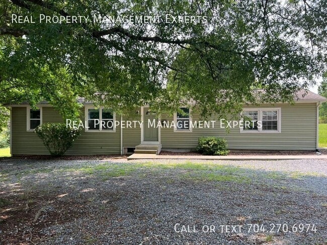 Building Photo - 1239 Log Cabin Rd