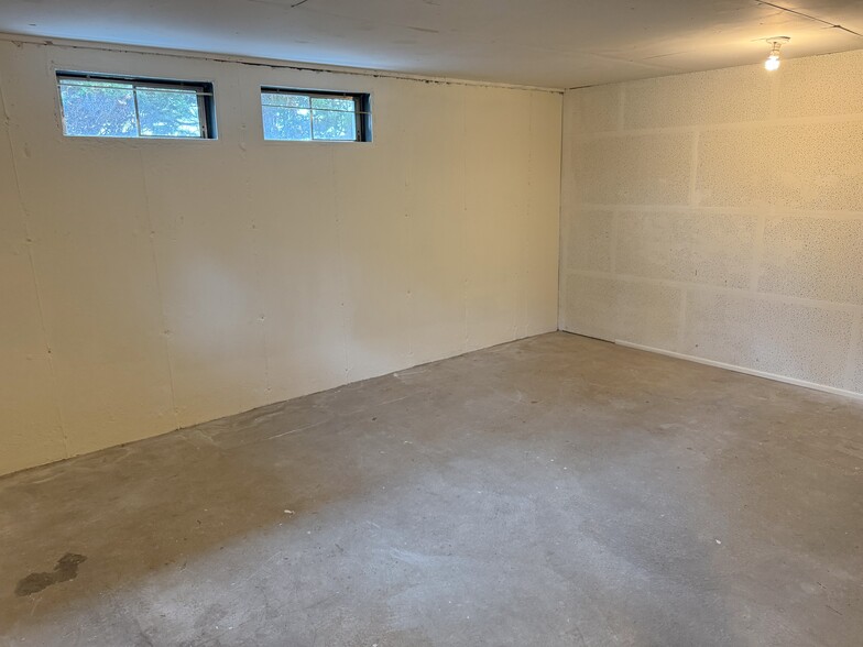 Private Basement - 127 New Britain Ave