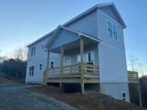 Building Photo - 119 Monarch Ln