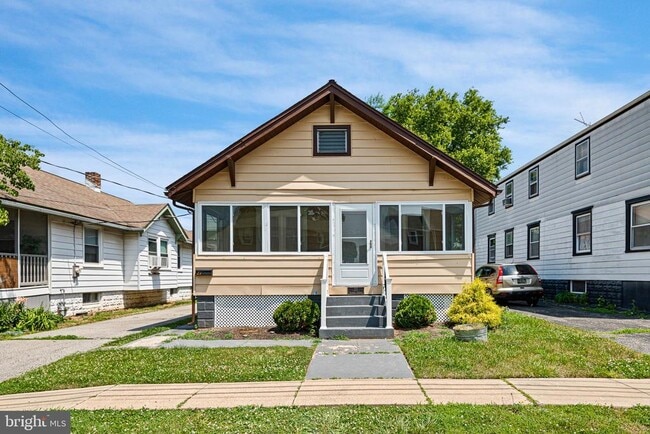 Building Photo - 27 Reamer Ave