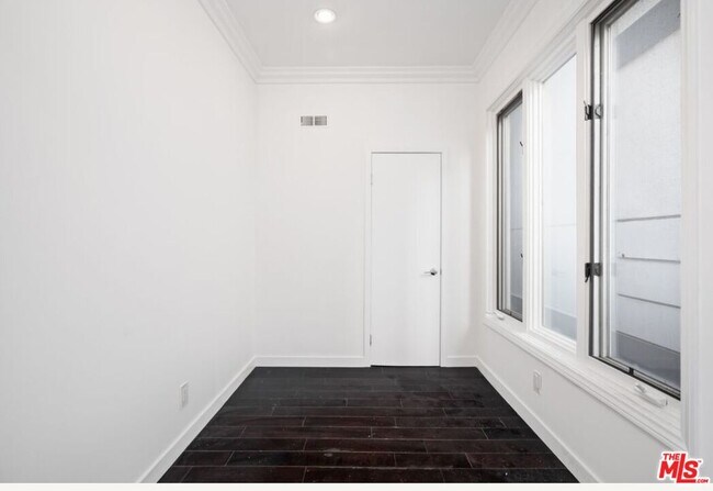 Building Photo - 1424 N Crescent Heights Blvd