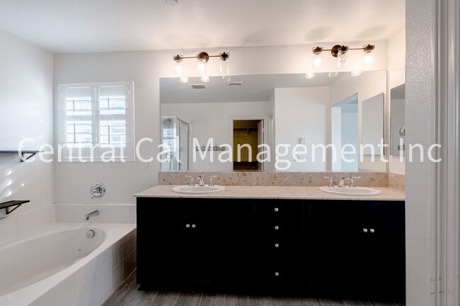 Building Photo - 5 Bedroom/3 Bath Home with Paid Solar System - $3095 Per month!