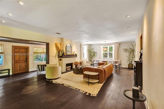 Building Photo - 669 NE 60th St