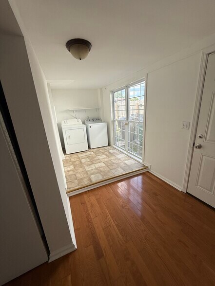Building Photo - 1624 Porter Ave