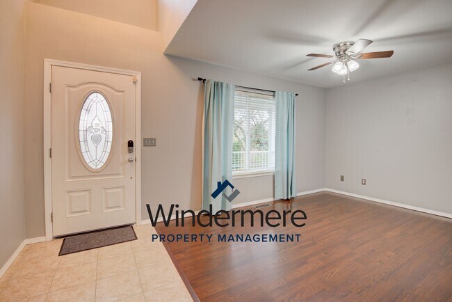 Building Photo - 1134 NW Redwing Dr