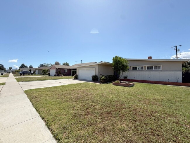 Building Photo - Stunning Mid-Century Modern Home  in Garden Grove
