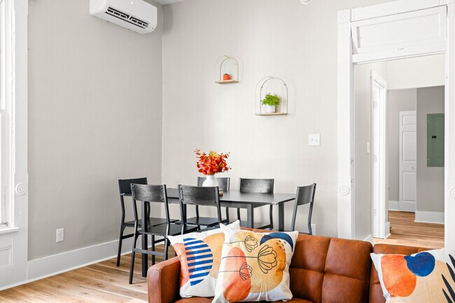 Building Photo - 639 Maple St