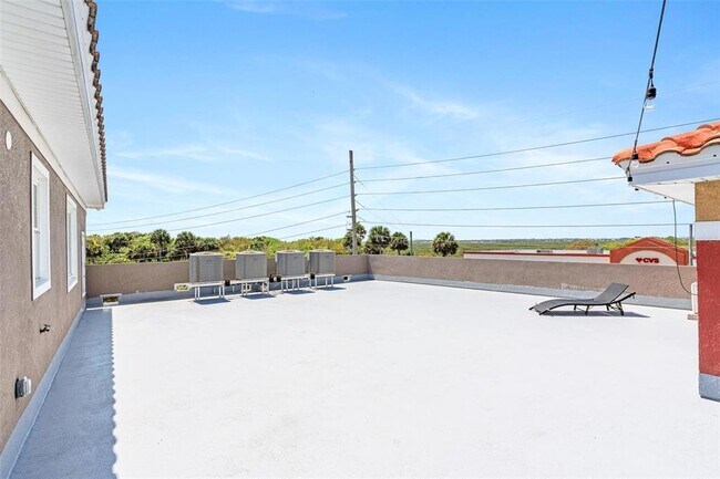 Building Photo - 701 E 3rd Ave