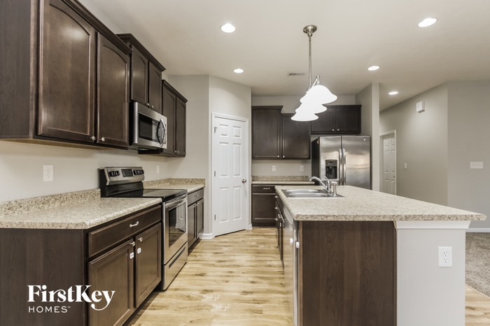Building Photo - 821 Blue Ash Trail
