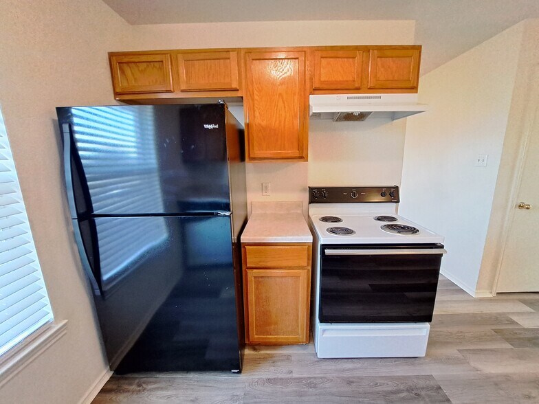Building Photo - 5706 Greengate Dr