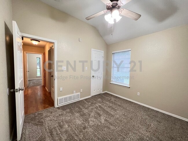 Building Photo - Charm-Filled 3/2/2 in Springtown ISD For Rent!