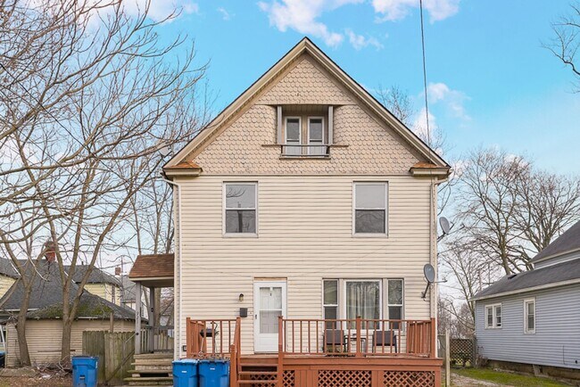 Building Photo - 1025 W 23rd St